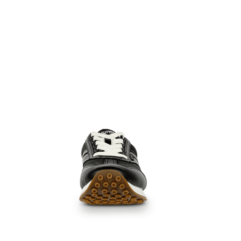 front view of osaga 80 sneaker black