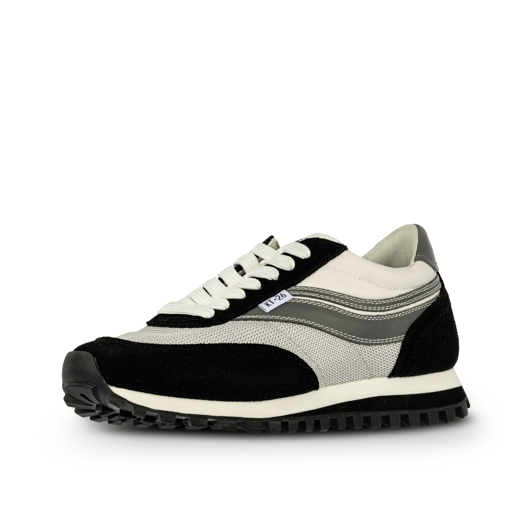 osaga unisex retro sneakers kt26 monochrome black and white sneaker on a white background